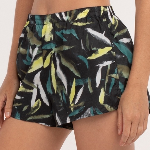 NWT Volcom Wind It Up Womens Runner Shorts in Black Combo - Picture 2 of 8